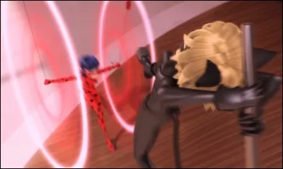 Quoi ? Chat Noir a été akumatisé. Devinez si c'est vrai ou non.