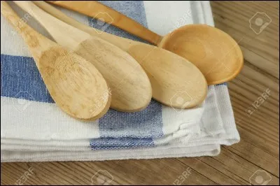 Quel est le record du plus grand nombre de cuillères accrochées au visage ?