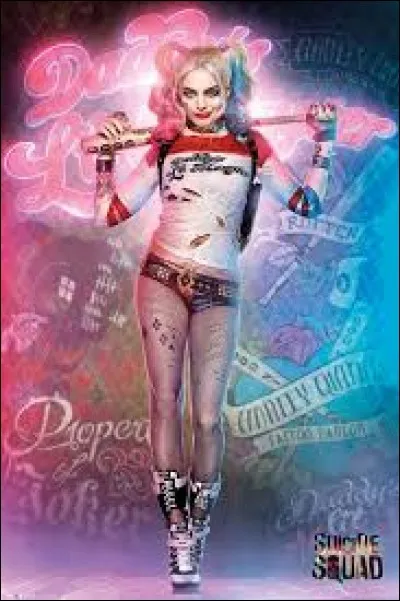 Qu'est-il écrit sur la batte appartenant à Harley Quinn ?