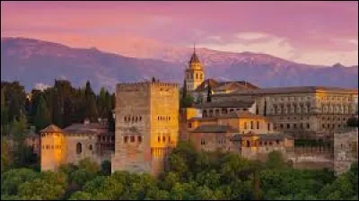 Dans quelle région d'Espagne se trouve la ville de Grenade ?