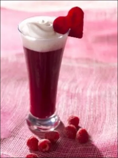 Quel est ce cocktail, préparé à base de bière et de limonade, auquel on ajoute du sirop de grenadine ?