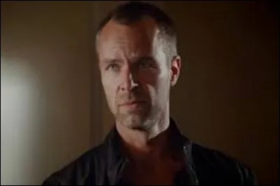 Qui joue le rôle de Chris Argent ?