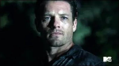 Qui joue le rôle de Peter Hale ?