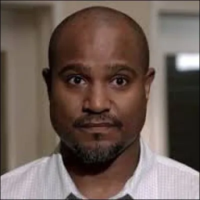 Qui joue le rôle du Dr Alan Deaton ?