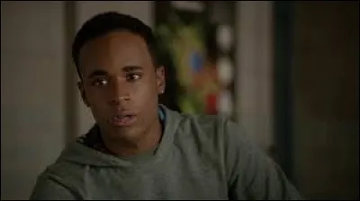 Qui joue le rôle de Mason Hewitt ?