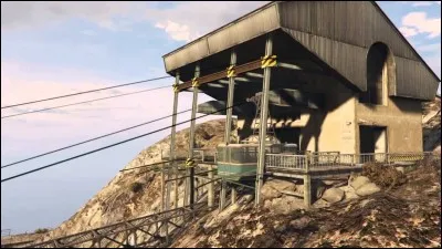 Combien de temps met le téléphérique pour atteindre le sommet du mont Chilliad ?