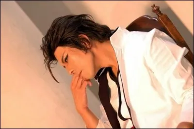 Sous son air gentil se cache un homme manipulateur et puissant :