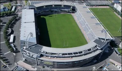Le stade Marcel Michelin peut accueillir environ...