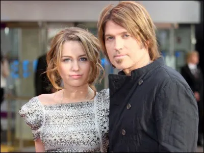 Comment s'appelle son père ?