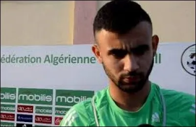 Dans quel club évolue ce joueur ?