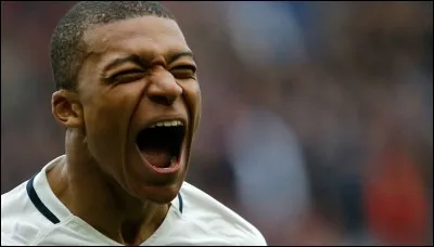 Dans quel club évolue ce joueur ?