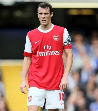 Dans quel club évolue ce joueur ?