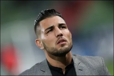 Dans quel club évolue ce joueur ?