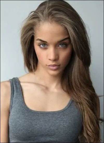 Quel est le pseudo de l'Instagram officiel de Jasmine Sanders ?