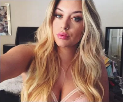 Quel est le pseudo de l'Instagram officiel d'Anastasia Karanikolaou ?