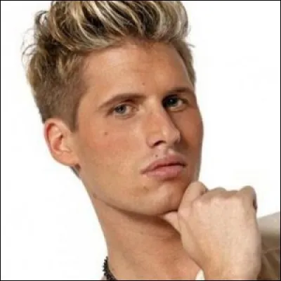 Quel est le pseudo de l'Instagram officiel de Benoit Dubois ?