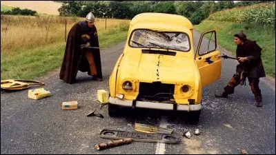 Avec quoi Jacouille fait-il brûler la télé ?