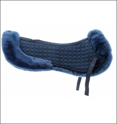 Que peut-on mettre entre le tapis et la selle pour faire moins mal au dos au cheval ?