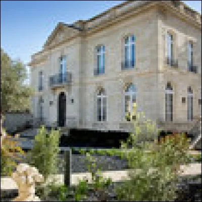 Quel célèbre restaurant gastronomique a été créé par les chefs Joël Robuchon et Pierre Gagnaire ?