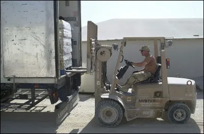 Un chariot élévateur est un appareil de levage et de manutention destiné au transfert de charges dans les usines ou les entrepôts de stockage. Identifiez son inventeur ?