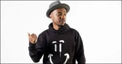 Dans quel groupe a-t-il commencé à chanter du rap ?