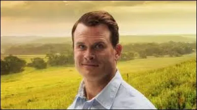 Qui joue le rôle de Peter Morris ?