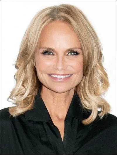 Comment s'appelle l'actrice qui joue le rôle de Maléfique ?