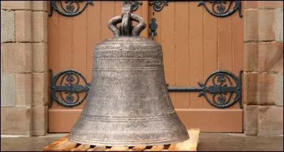 Quel son de cloche entend-on chaque jour, du jeudi saint au matin de Pâques ?