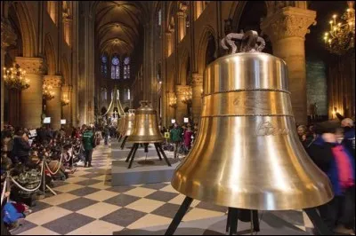 "Les cloches que je sonne sont mes amours, sont mes amantes, je veux qu'elles claironnent, qu'elles tambourinent et qu'elles chantent" Que sont ces cloches ?