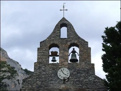 Ferlie est ma plus proche voisine, elle a un coq qui me réveille chaque matin à 6 H, c'est ainsi que je me suis chamaillée avec elle :