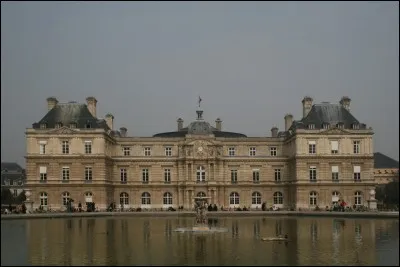 Où réside le président de la République ?