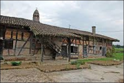 Nous partons à la ferme de Layat, à Boissey. Commune de l'arrondissement de Bourg-en-Bresse, elle se situe dans le département ...