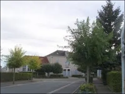 Nous partons dans le Centre-Val-de-Loire, aux Bordes. Commune de la région naturelle de la Champagne berrichonne, dans l'aire urbaine d'Issoudun, elle se situe dans le département ...