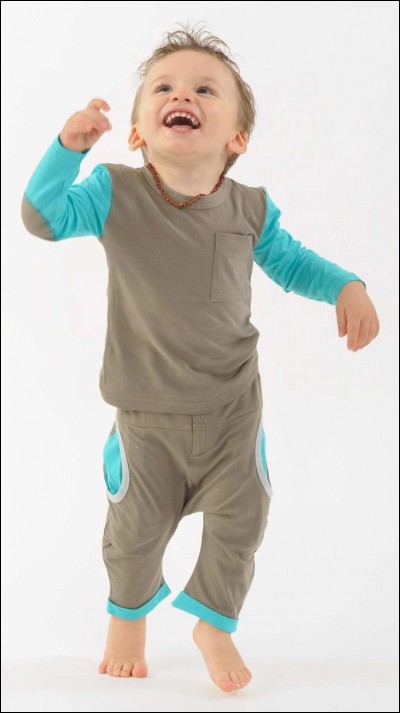 Un petit enfant se fait agresser par une grande personne. Que fais-tu ?