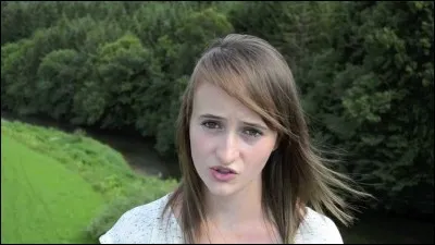 Qui est cette youtubeuse ?