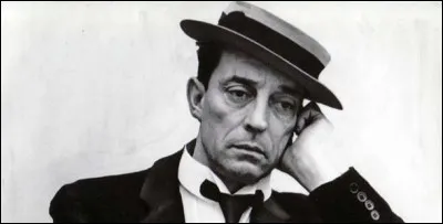 Quel célèbre comique américain de l'entre-deux-guerres ne riait jamais ?