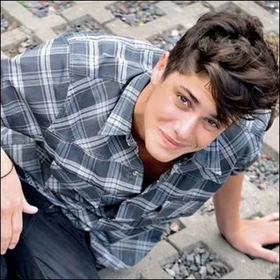 Comment s'appelle son frère ?