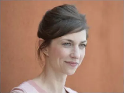 Comment s'appelle cette prof ?