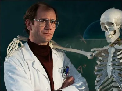 Comment s'appelle ce prof de maths-physique ?