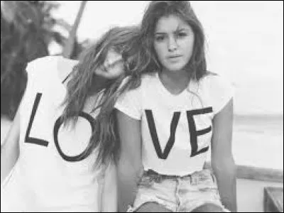 C'est les vacances d'été. Il fait chaud et tu restes dans ton coin comme ton meilleur ami (ou ta meilleure amie). Que fais-tu ?