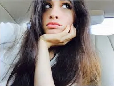 Quelle taille fait Camila ?