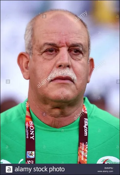Quel est l'entraîneur qui a réussi à qualifier l'Algérie à la Coupe du monde 2010 ?