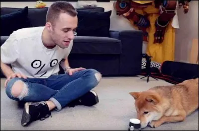 Squeezie est gaga de son shiba qui se nomme... :