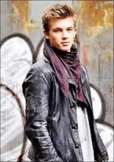 Depuis combien de temps Gideon saute-t-il dans le temps ?