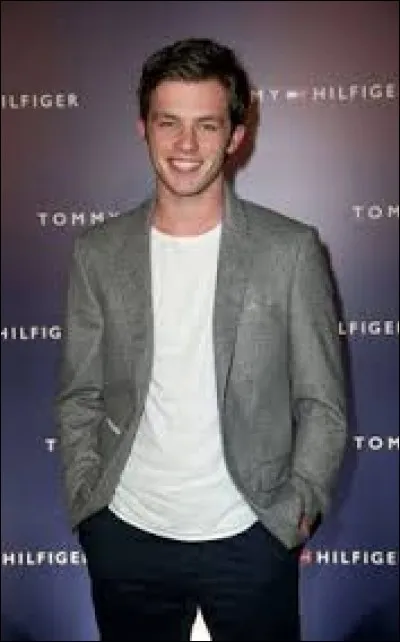 Quel rôle incarne Jannis Niewöhner ?