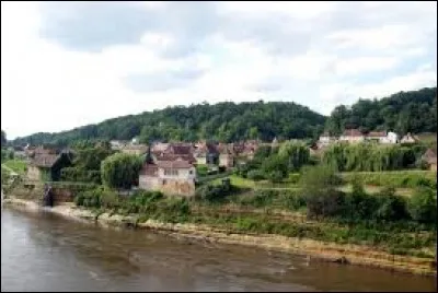 Je vous emmène à la découverte de Saint-Capraise-de-Lalinde. Commune du Périgord pourpre sur la rive droite de la Dordogne, elle se situe dans l'ancienne région ...