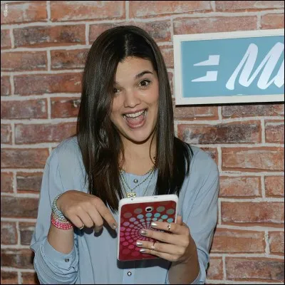 Quel est l'âge de Delfina ?