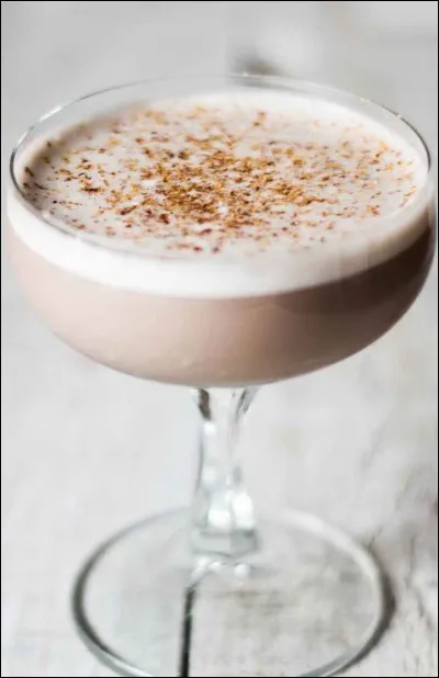 Quel cocktail est composé de jaune d'oeuf, cognac et porto rouge ?