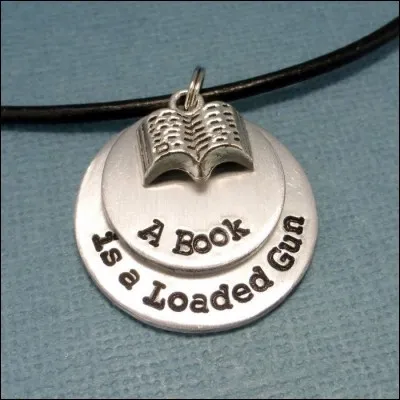 Un peu plus difficile, ce collier s'inspire d'une vision du futur...