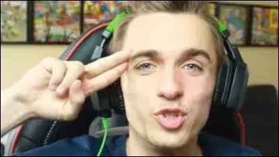 Quel est le nom de ce youtuber ?